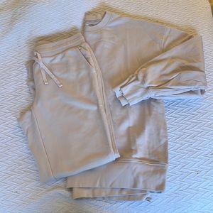 Aritzia TNA Airy AF boyfriend set matte pearl